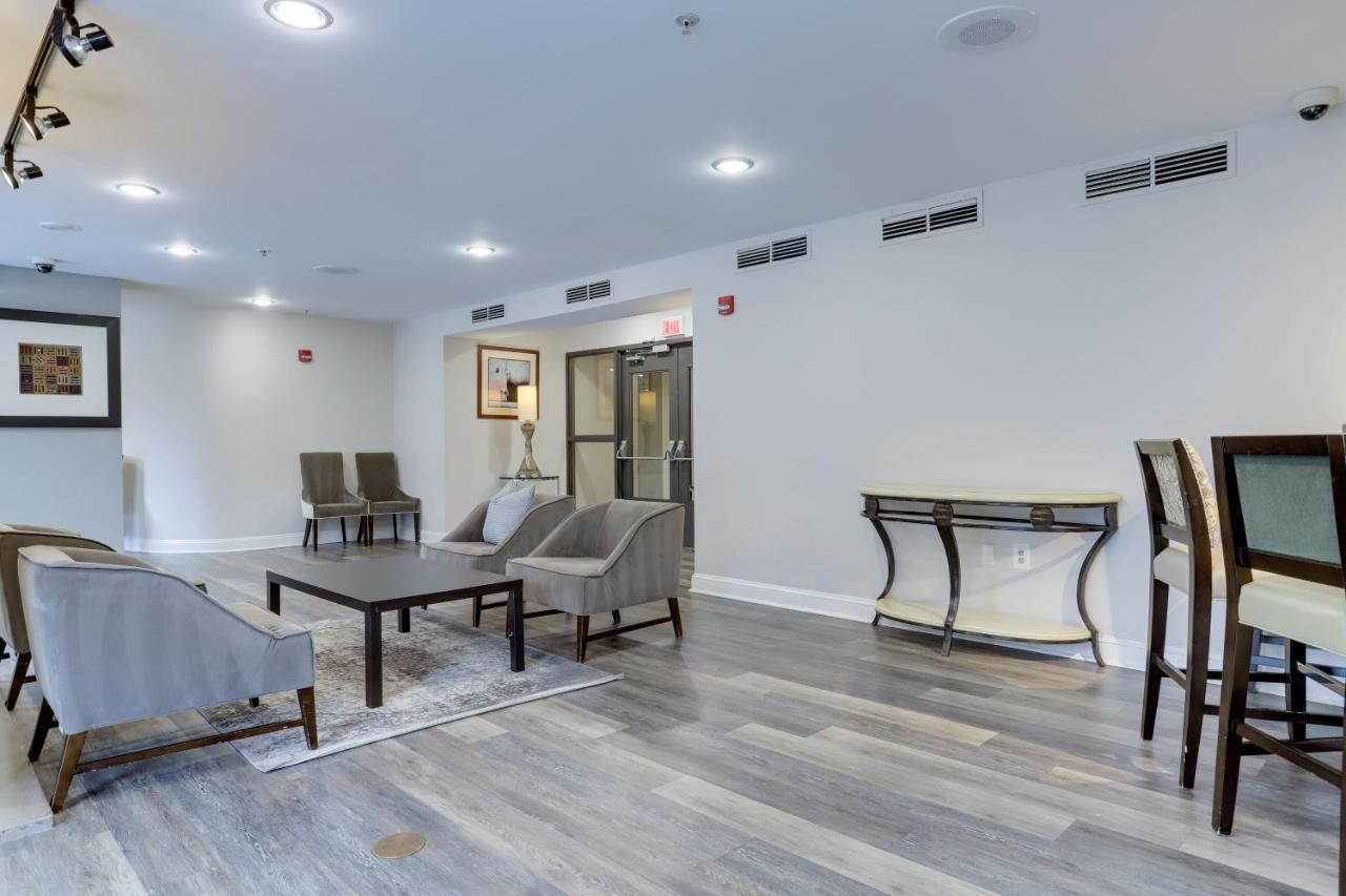 Elegant And Charming Condo At Ballston With Pool アーリントン エクステリア 写真