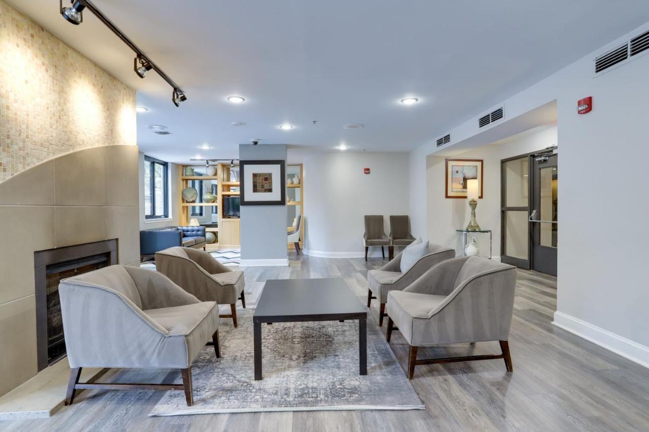 Elegant And Charming Condo At Ballston With Pool アーリントン エクステリア 写真