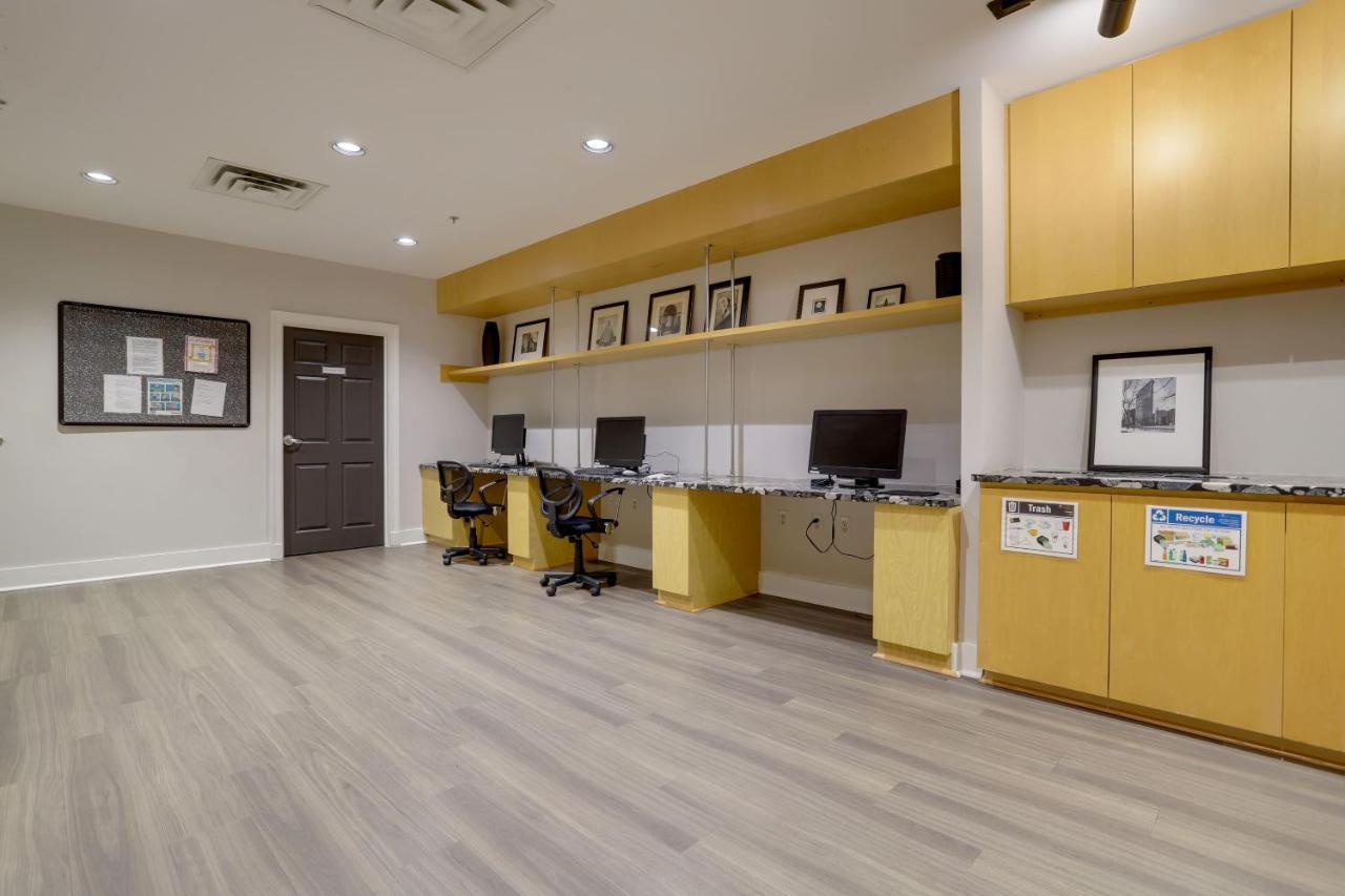 Elegant And Charming Condo At Ballston With Pool アーリントン エクステリア 写真