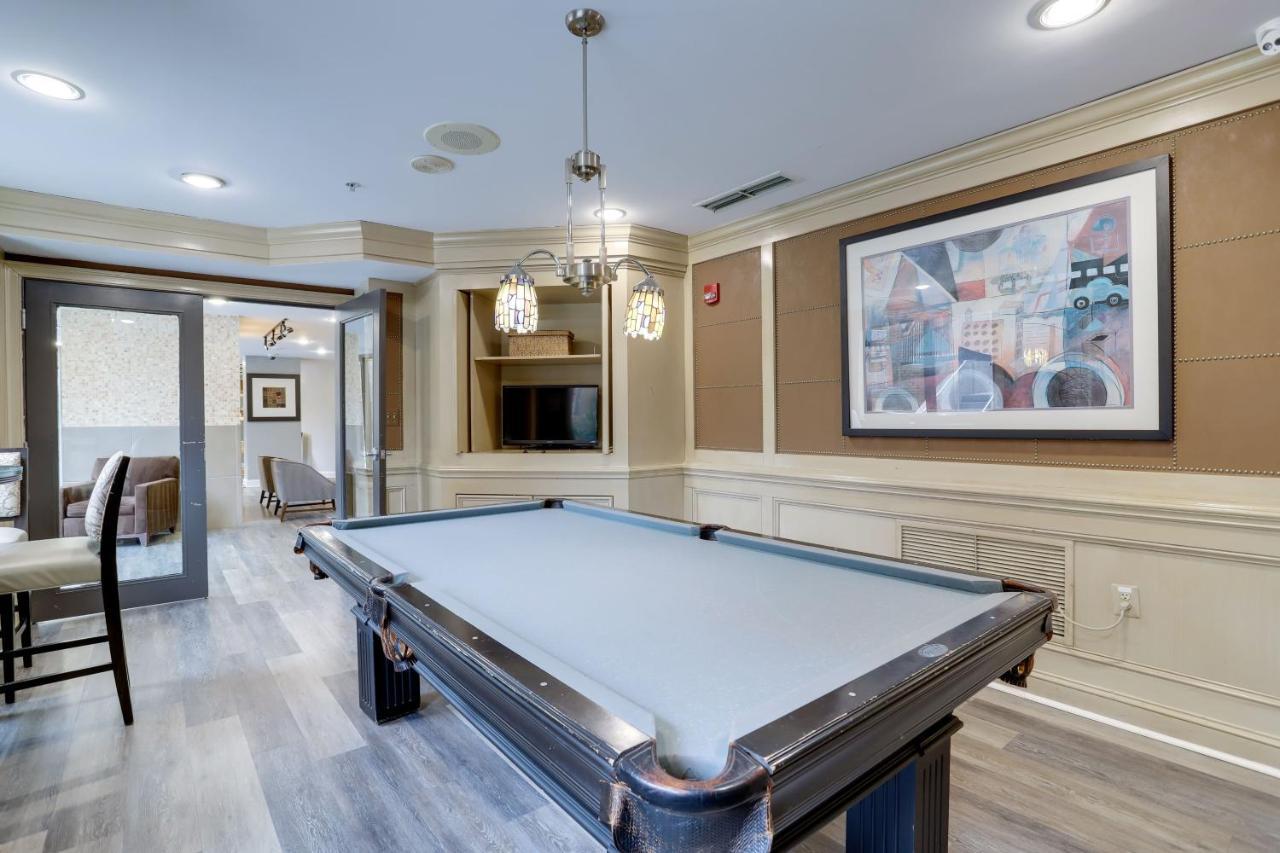 Elegant And Charming Condo At Ballston With Pool アーリントン エクステリア 写真